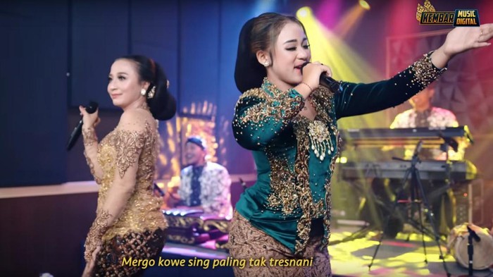 Niken Salindry menyanyikan lagu Kependem Tresno. Lagu ini dinyanyikan bersama Risca Moriska dengan diiringi musik campursari.