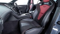 Konsumen juga dapat memilih opsi jok sport Recaro hitam dengan bagian tengah berwarna merah dan pelapis berbahan suede. Foto: Dok. Nissan
