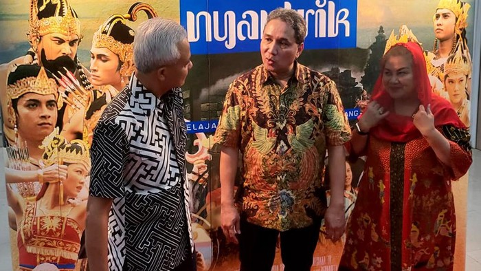 Nyantrik: Kala Anak Muda Belajar dari Panggung Wayang Direktorat Jenderal Kebudayaan Kementerian Pendidikan, Kebudayaan, Riset dan Teknologi (Kemendikbudristek) mengenalkan film Nyantrik sebagai jembatan generasi muda belajar Panggung Wayang Orang.