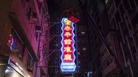 Papan neon menjadi hal yang ikonik di Hong Kong.  