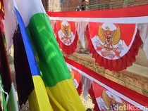 Cerita Engkos Warga Ciamis Tiap Agustus Merantau ke Semarang Jualan Bendera