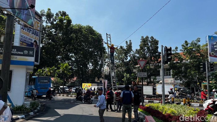 Pemkot Bandung Berbenah Kabel di Jalan Ahmad Yani
