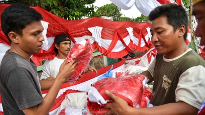 Omzet Penjual Bendera di Medan Capai Rp 1 juta Per Hari Lho
