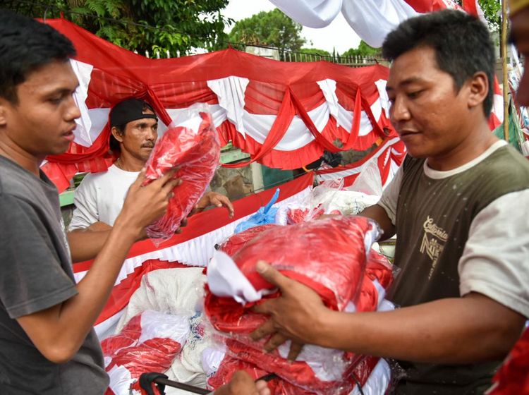 Omzet Penjual Bendera di Medan Capai Rp 1 juta Per Hari Lho