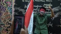 Selain untuk menyambut HUT ke-78 Republik Indonesia, pentas pantomim tersebut digelar sebagai kampanye pemakaian bahasa isyarat kepada masyarakat luas.   