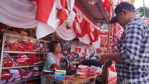 Berkah Agustusan Pedagang Kampung Bendera Darmo Kali Surabaya
