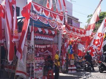 Pedagang Pernak-pernik Agustusan di Surabaya Panen, Omzet Rp 2 Juta Per Hari