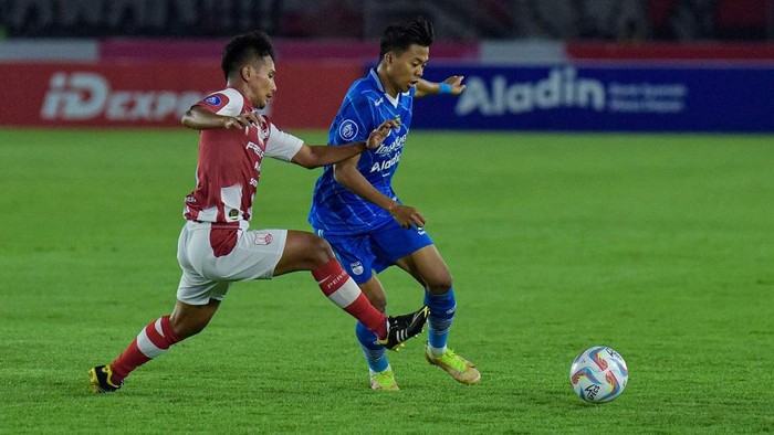 Persis vs Persib di Stadion Manahan, Selasa (8/8/2023).