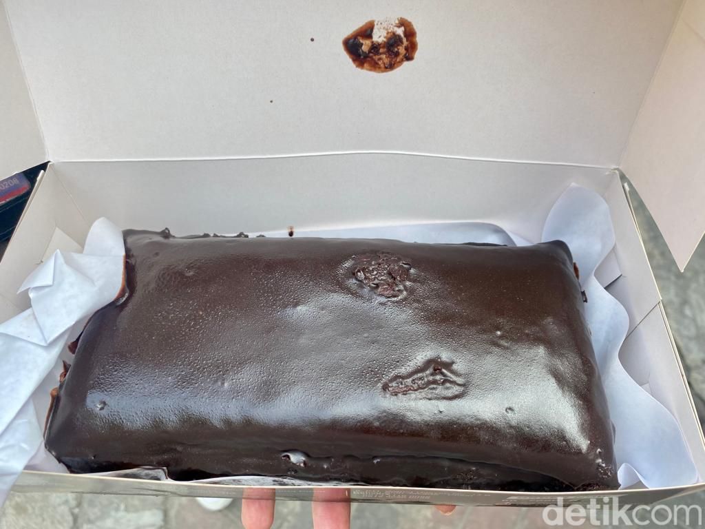 Pie Pisang yang Renyah Legit dan Tahu Kipas Ninin Ada di Gerai Ini