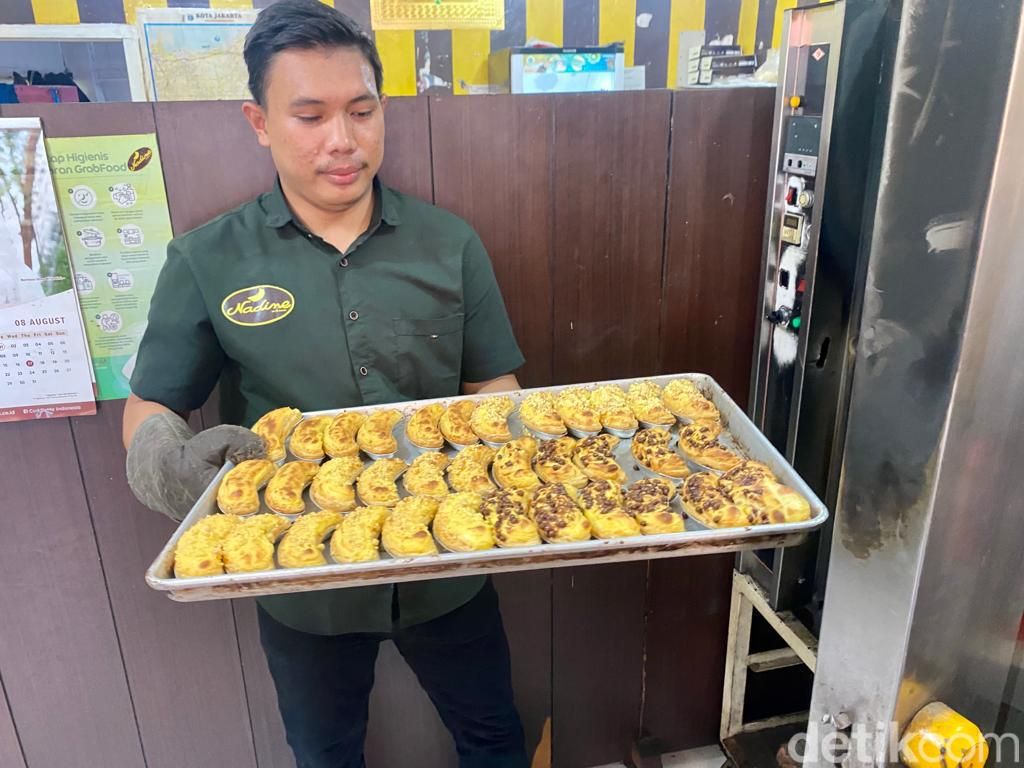 Pie Pisang yang Renyah Legit dan Tahu Kipas Ninin Ada di Gerai Ini