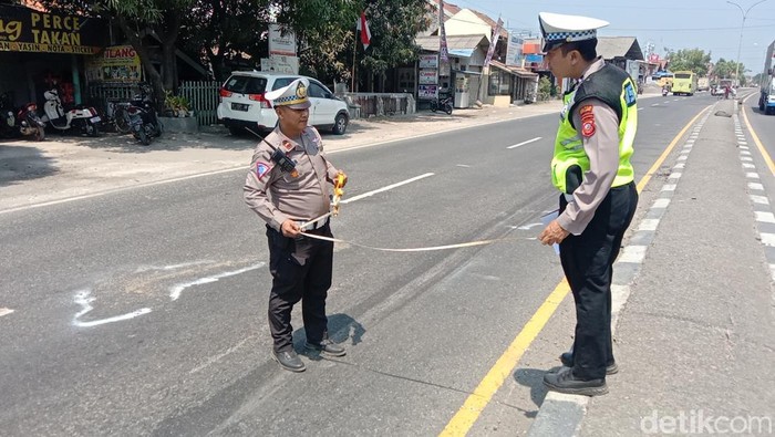 Polisi Olah TKP kecelakaan maut pelajar di Indramayu