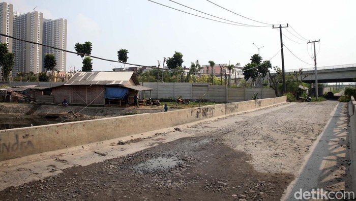 Potret Tembok Tinggi Pembatas Kampung dan Kawasan Elite PIK 2