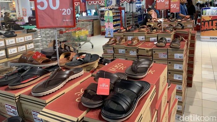 Produk fashion menjadi salah satu yang paling diburu saat full day sale di Transmart Medan