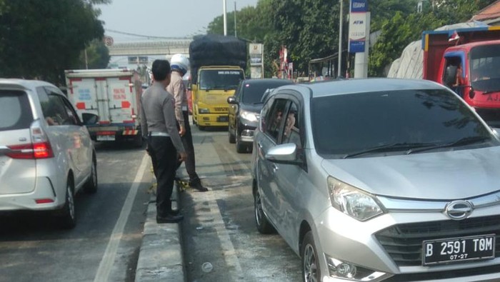 Proyek pengecoran jalan di Jatiwaringin, Pondok Gede, Bekasi Kota arah Pangkalan Jati, Jakarta Timur pagi ini telah kembali dibuka