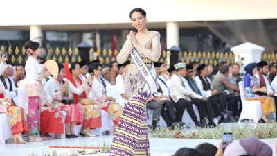 Foto: Puteri Indonesia Terakhir di Miss Universe Anggun Berkebaya di Istana