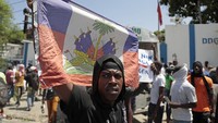 Kehidupan sehari-hari warga Haiti telah terganggu oleh kekerasan geng yang tak henti-hentinya. Kondisi ini juga telah memperburuk kemiskinan di seluruh negeri karena menunggu keputusan dari Dewan Keamanan PBB mengenai potensi pengerahan angkatan bersenjata internasional.  
