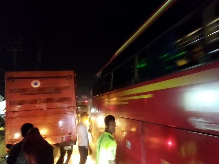 Ruas Jalan Nasional Pandeglang-Labuan sudah bisa dilalui oleh para pengendara usai sempat terputus karena pohon tumbang, Selasa (8/8/2023).