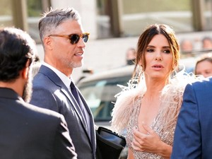 Sandra Bullock Hiatus Kerja Setahun Demi Rawat Kekasih yang Sakit Kritis