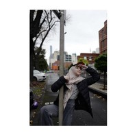 Gaya hijab Sienna pun simpel. Ia mengenakan hijab segi empat polos, namun tetap terlihat manis. Foto: Dok. Instagram Ben Kasyafani/YouTube Daniel Mananta