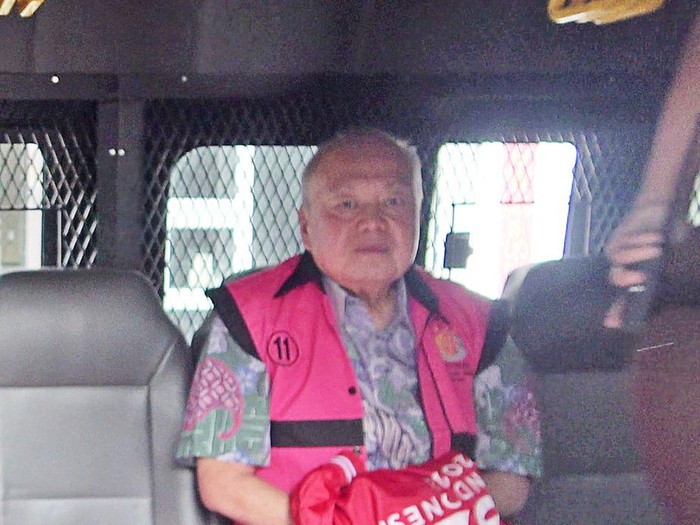 Terpidana kasus korupsi Rp 39,5 miliar, Mujianto usai ditangkap Kejati Sumut. (Foto: Dok. Kejati Sumut)