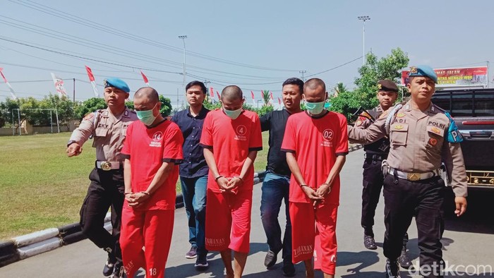 Tiga pelaku pencurian CPU alat berat dihadirkan di Mapolres Klaten, Selasa (8/8/2023).