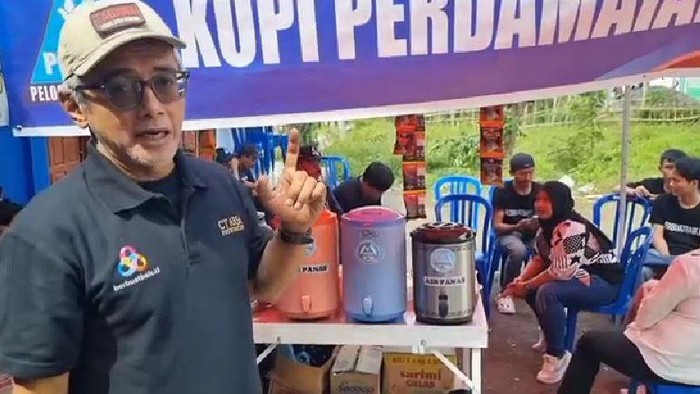 Tim berbuatbaik memberikan bantuan kepada korban banjir lahar dingin dari Gunung Semeru. Mulai dari uang, bantuan psikososial, hingga tenda kopi perdamaian.