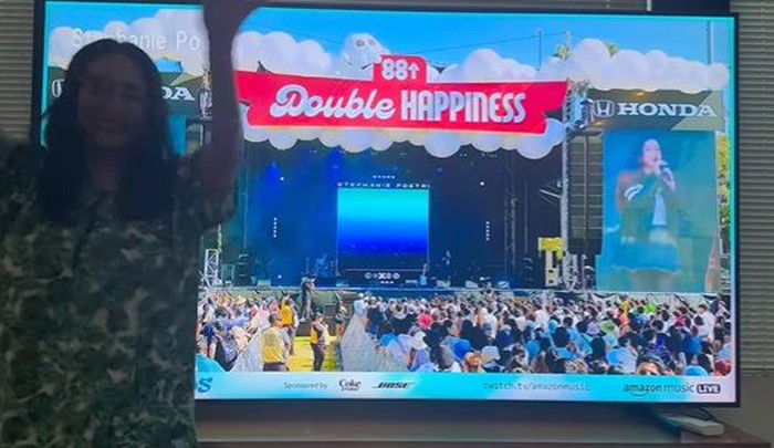 Titi DJ Nonton Stephanie Poetri