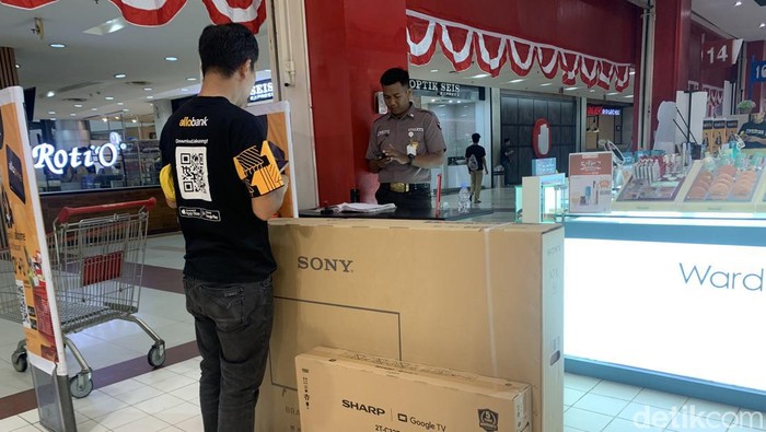 Transmart Full Day Sale di Medan.