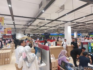 Pulang Kerja Mampir ke Transmart Full Day Sale, Konsumen: Diskonnya Mantap!