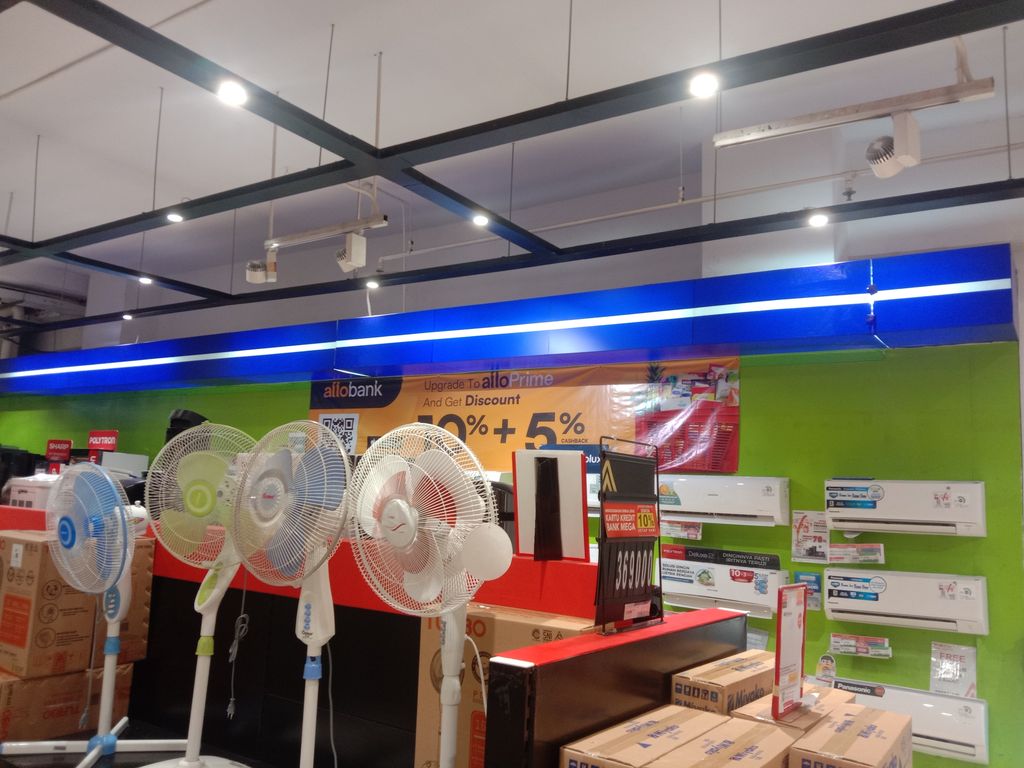 Transmart Full Day Sale kembali memanjakan para pelanggan dengan menawarkan diskon besar di seluruh gerai Transmart di Indonesia yang berlangsung pada hari ini, Selasa (8/8/2023) mulai dari jam 10.00 WIB hingga tutup toko. (CNBC Indonesia/Eqqi Syahputra)