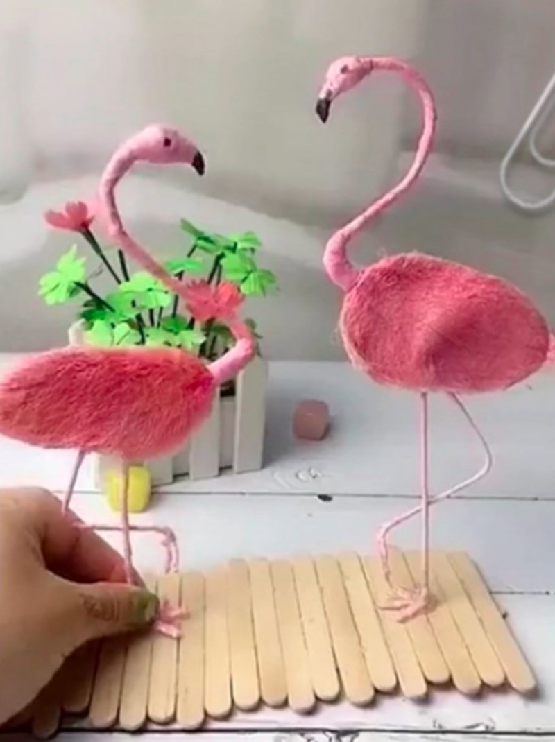 Memelihara kucing atau anjing tidak cukup memuaskan bagi anak-anak muda di China. Mereka punya ide untuk merawat biji mangga dan memperlakukannya seperti hewan peliharaan.