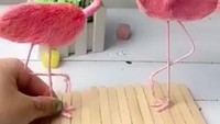 Para pemilik biji mangga mengatakan bahwa merawat biji mangga yang berbulu, memberi mereka kesenangan yang sama seperti memelihara anjing atau kucing, dan memberi mereka kenyamanan terapeutik. Foto: Xiaohongshu