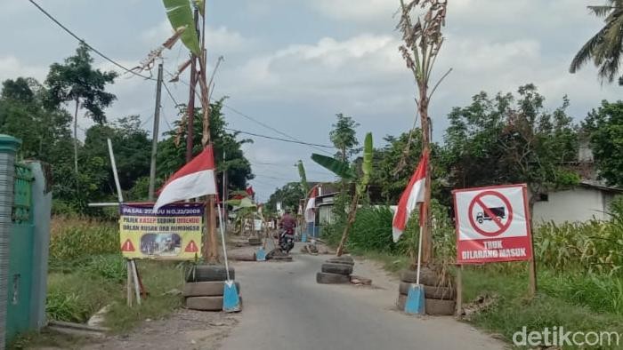 Warga Blitar belum merdeka dari jalan berlubang