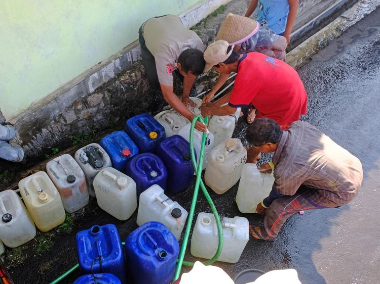 Warga Lereng Gunung Sumbing Antre Air Bersih, El Nino Kian Nyata