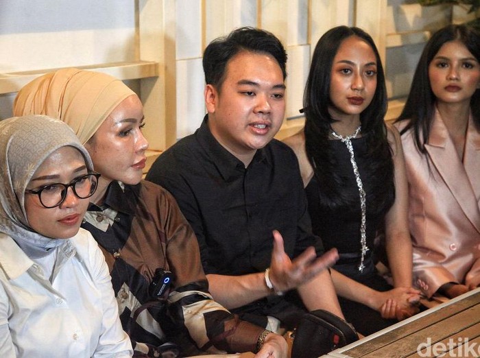 Miss Universe Indonesia menggelar konferensi pers di Jakarta, Senin (7/8/2023). Foto: Ari Saputra