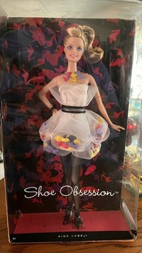 Boneka Barbie ada banyak jenisnya, berikut ini yang paling unik atau bisa dibilang aneh bagi sebagian orang. Mana yang paling mengernyitkan dahi?