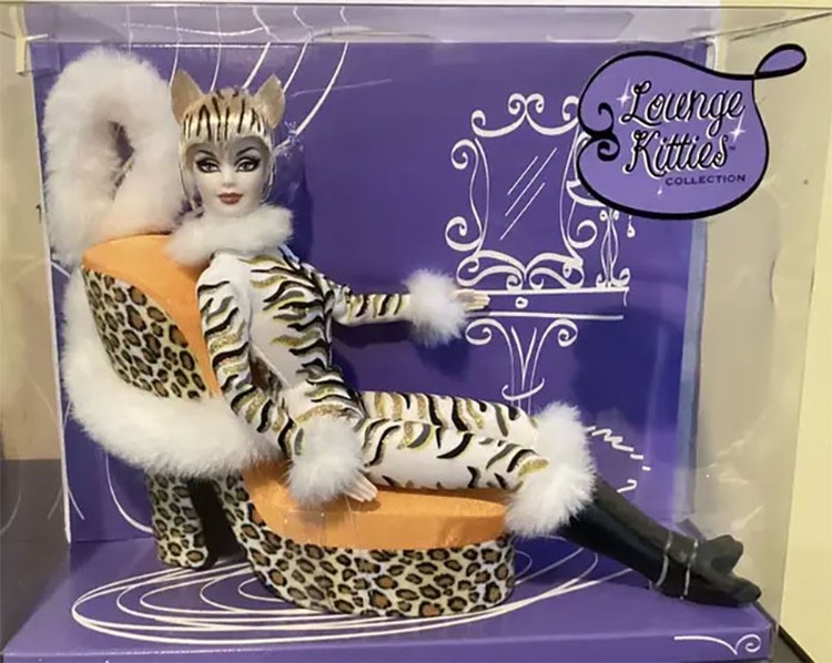 10 Boneka Barbie dan Ken Teraneh yang Pernah Ada Boneka Barbie ada banyak jenisnya, berikut ini yang paling unik atau bisa dibilang aneh bagi sebagian orang. Mana yang paling mengernyitkan dahi?