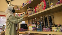 Selain memberikan tempat untuk memasarkan produk unggulan, BCA menghadirkan lebih dari 50 merchant dalam penyelenggaraan offline, dan sekitar 1.400 pelaku UMKM dan industri kreatif dari berbagai sektor, seperti makanan dan minuman, seni dan kerajinan, fesyen, kesehatan dan kecantikan, hingga travel. 