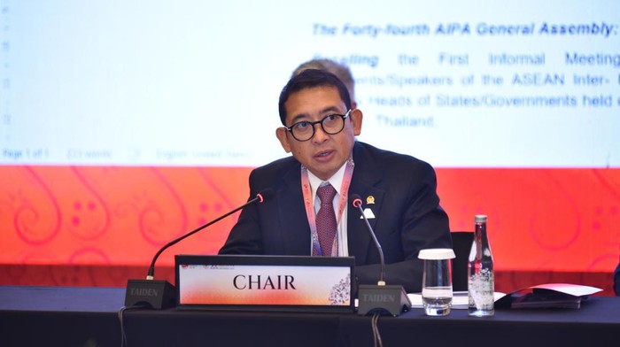Sidang Komisi Politik dalam rangkaian Sidang Umum AIPA ke-44 di Jakarta telah digelar pada Selasa (8/8). Sidang yang dipimpin Ketua BKSAP DPR RI Fadli Zon itu membahas isu-isu politik, keamanan, dan perdamaian yang terjadi di regional ASEAN.