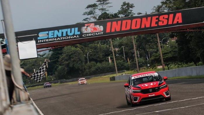 Pebalap Honda Racing Indonesia Avila Bahar.