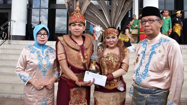 Baju Adat Kalimantan Barat