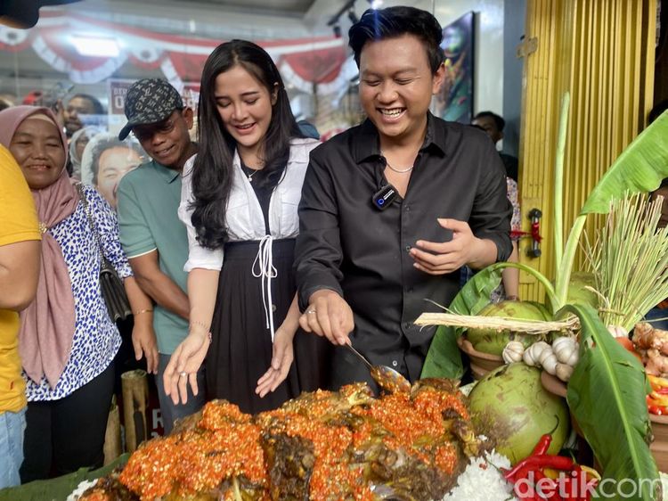 Mesranya Denny Caknan dan Bella Bonita saat Peresmian Restoran Baru