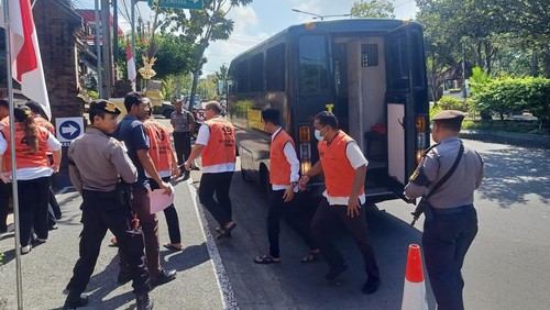 Beberapa terdakwa sejumlah kasus tiba di Pengadilan Negeri (PN) Negara, Kabupaten Jembrana, Bali, Rabu (9/8/2023).