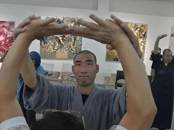 Potret Latihan Pernapasan Ala Shaolin Bareng Biksu dan Master Kungfu