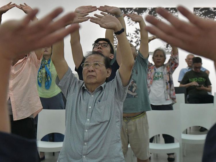 Berlatih Pernapasan Shaolin Bersama 7 Biksu Master Kungfu