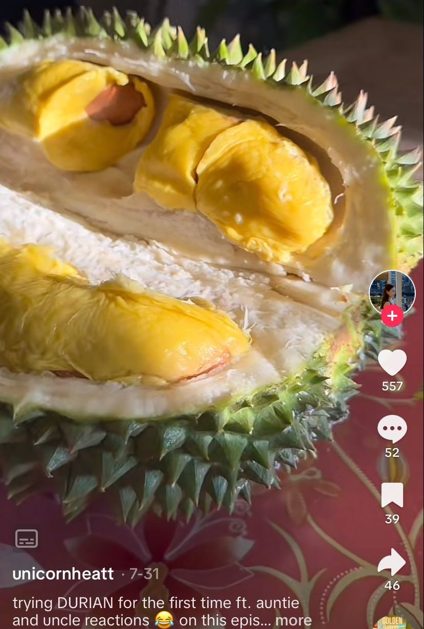 Bule cicip durian pertama kali tapi malah suka