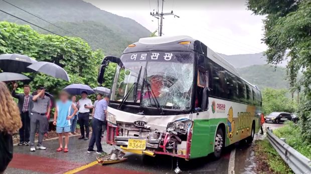 Bus Pembawa Anggota Jambore Dunia Kecelakaan