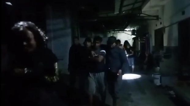 Detik-detik penangkapan tersangka pembunuh penjual nasi bebek di Sidoarjo.