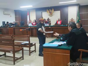 Eks Bupati Mamberamo Tengah Ricky Ham Pagawak Divonis 13 Tahun Bui