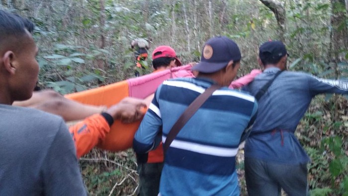 Evakuasi remaja yang hilang tiga hari di Kapanewon Dlingo, Kabupaten Bantul, Rabu (9/8/2023).